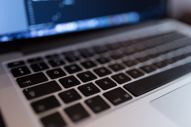 JavaScriptでfor文はどのように書く?while文などとの違いとは