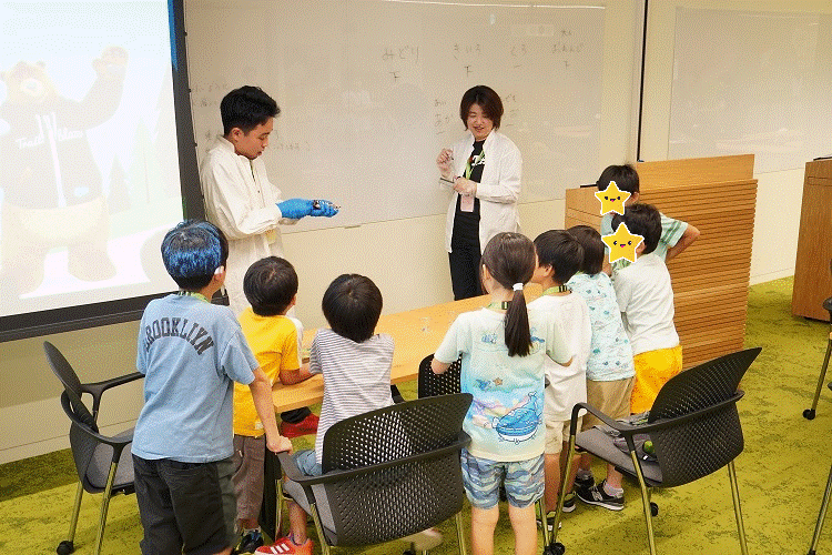 ＜mission2＞チョコレート博士と助手と一緒にチョコレートの色がどれくらい含まれているか調査！