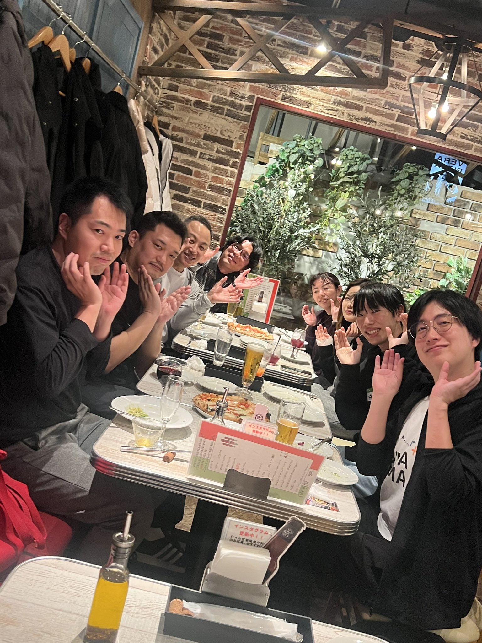 みんなで”うま”いピッツァを食べる！